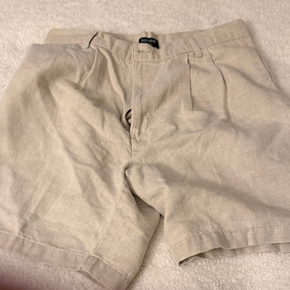 Dockers Men's Beige Flat Front Shorts